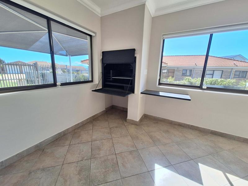 4 Bedroom Property for Sale in Hartenbos Heuwels Western Cape